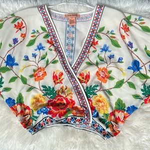 Cropped kimono top beautifully flattering top!